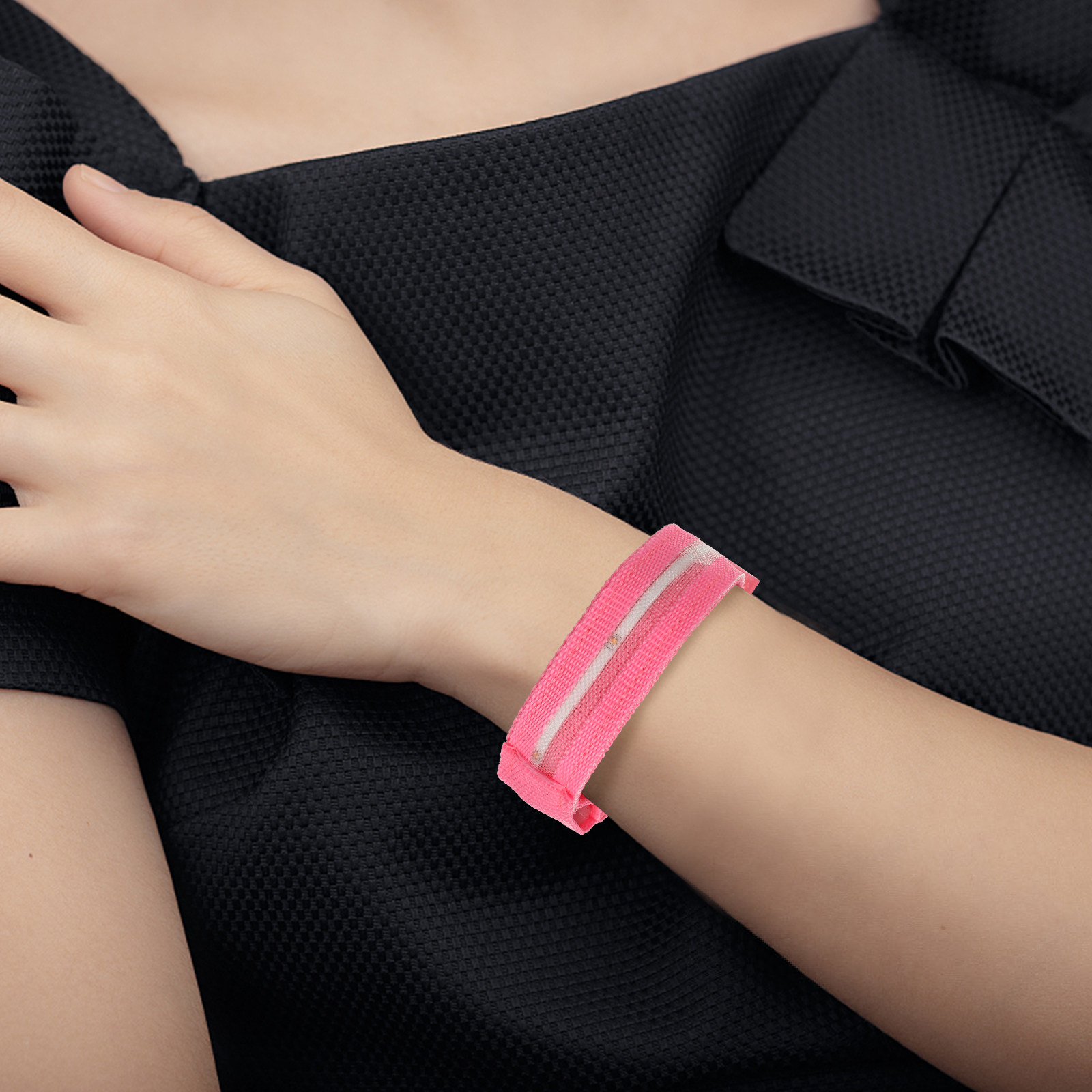 LED Running Armband Glow in Da - огляд і ціна Running Gear In The Dark